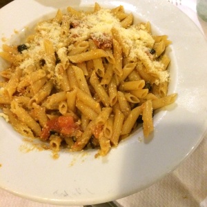 Pasta en salsa roja