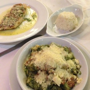 noquis pesto y bolognesa y pescado al ajillo