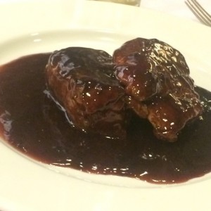 medallones de carne con reduccion de vino