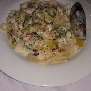 pasta con mariscos en salsa blanca