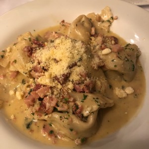 Tortellini de espinaca de quedo crems con salsa carbonara, Buenisimo