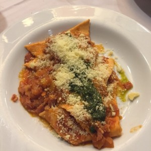 Piramides de Pollo con Pesto y Filetto