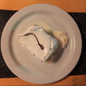 Tres leches muy compacto y el suspiro no estaba bien preparado