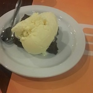 Brownie con helado