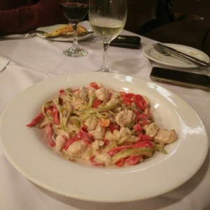 Tallarinis tricolor con pollo