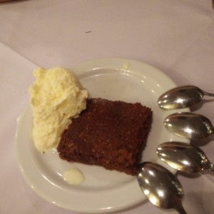 Brownie con helado
