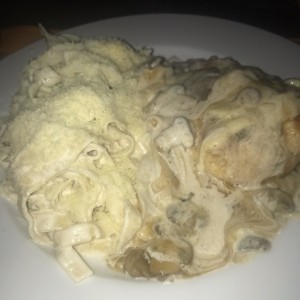 Cartocho de Pollo c/Linguinis
