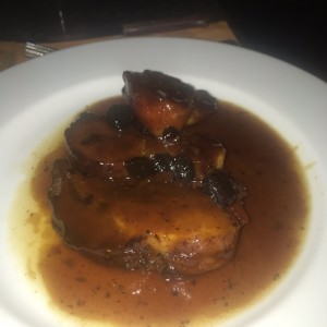 Cerdo en salsa de uvas pasas