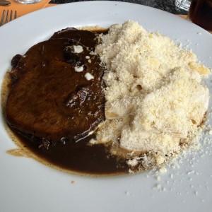 Asado negro con pasta cuatro quesos