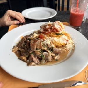 Lomito con pasta al fileto