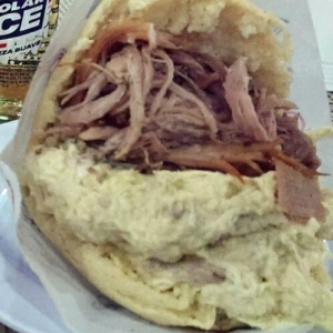 Reina Pepeada con Pernil.