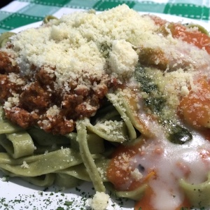Tallarines Verdes a La Rica ( Pesto, Bologna, Crema )