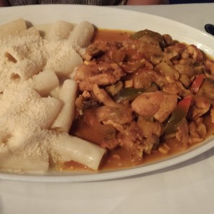 Pollo salteado con pasta cuatro quesos