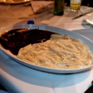 asado negro con pasta cuatro quesos
