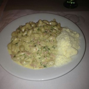 Gnocchi en Salsa Alfredo, Espectaculares, Parmiggiano a un Lado