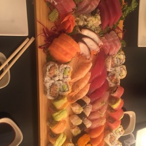 Hokai para tres y pueden comer cuatro.