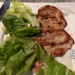 pollo con mezclum de una sola lechuga 