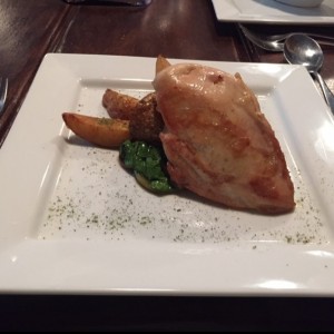 Pechuga de pollo rellena con chorizo y queso de cabra