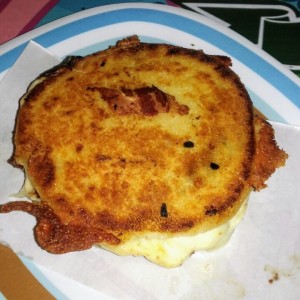 Quesera con Tocineta