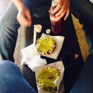 Tostadas de carne con quedo y guacamole