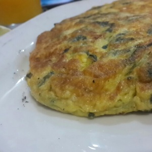 Tortilla de espinacas y camarones