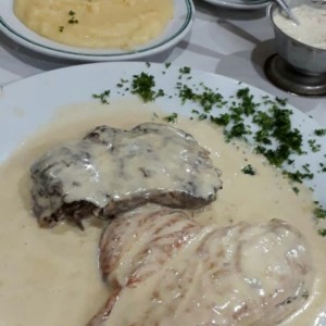 Mixto de lomito y pollo a la roquefot 