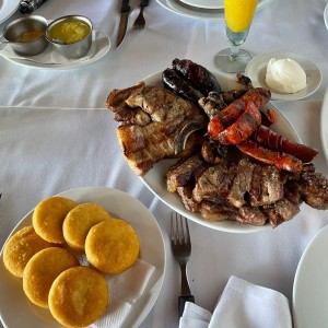 Parrila argentina + arepitas con nata