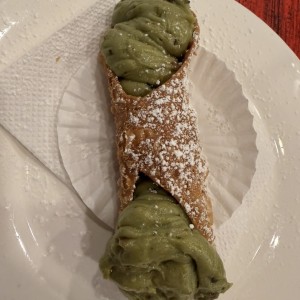 Canoli de pistacho