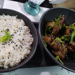 Lomito Thai Salteado Con arroz aromatizado 