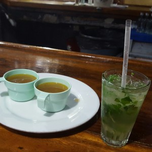 mojito de coco y consome de la casa