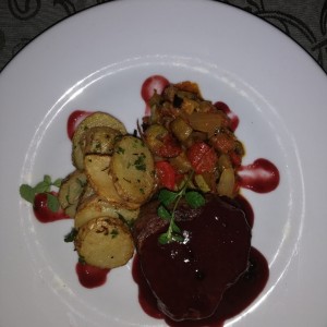 lomito con salsa de moras
