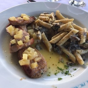 Lomo de cerdo con pasta