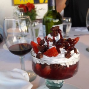 fresas con cremas+ brownies
