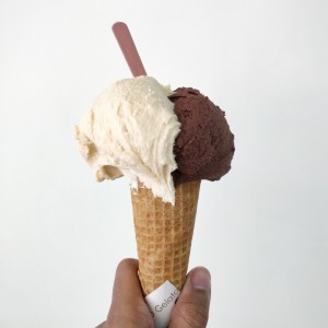 Caramelo salado + Sorbete de chocolate aromatizado con sarrapia