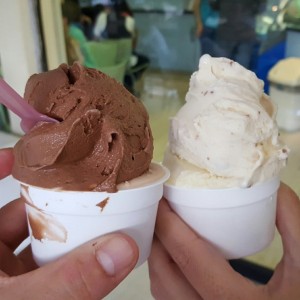 Cocolate con avellana y winner con milhoja