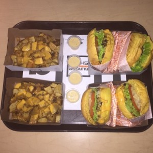 Dos Combos Dobles de Hamburguesa con Papas y Extra de Queso