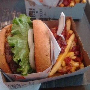 Burguer Shak con queso crema y extra de queso y tocineta...