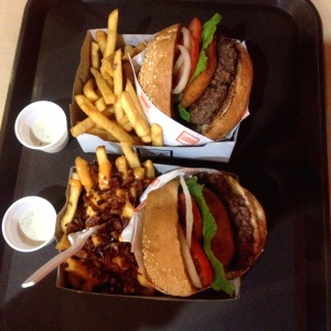 Burger Shack y papas bravas