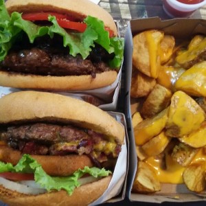 Hamburguesa shack (Portobello) con papas bravas