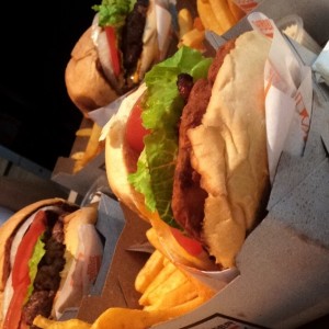 hamburguesa con extra de queso y tocineta