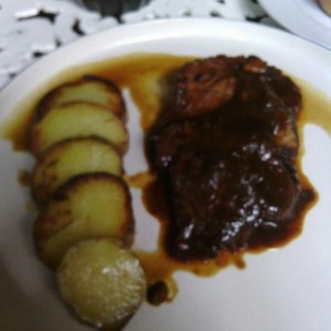 Asado negro con papas salteadas...