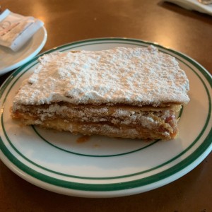 Milhojas de guayaba y queso crema