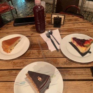 Cheescake de frutos rojos, Torta de la abuela y Torta de guayaba y queso crema
