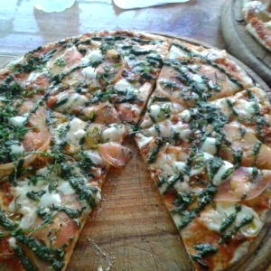 Pizza Pomodoro pesto 