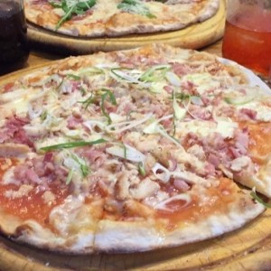 Pizza De La Casa (muy buena)