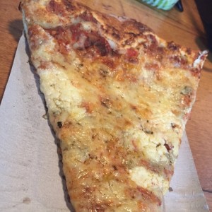 slide pizza 4 quesos