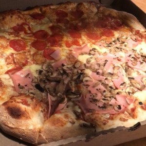 Pizza mixta (Pepperoni + Jamon y tocineta)