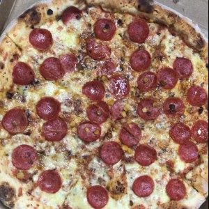 Pizza de Pepperoni con ?EXTRA? de maiz