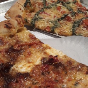 Tomates secos, cebollas caramelizadas y queso de cabra