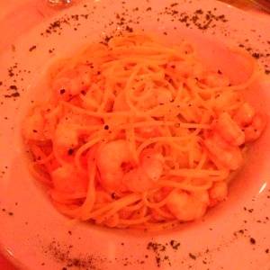 Espagueti salsa blanca con camarones